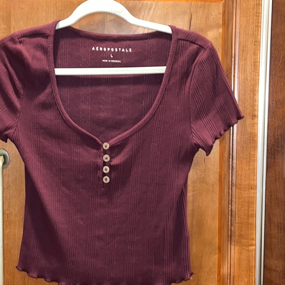 Aeropostale maroon v-neck 4 button short sleeve tshirt